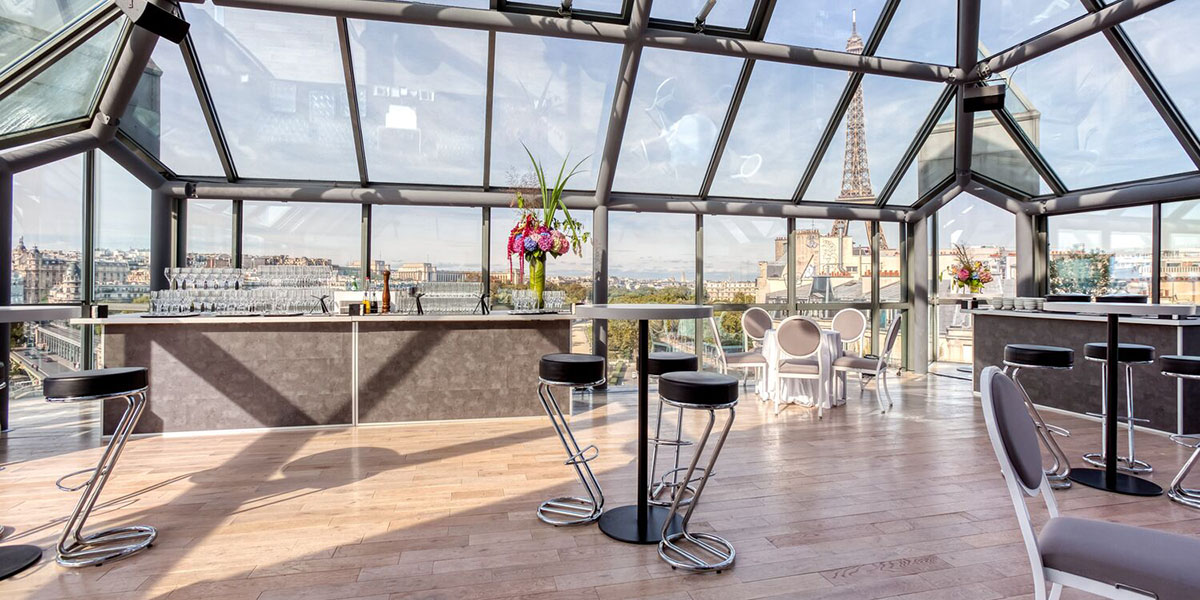 Une salle de réception face à la tour Eiffel. - Article de blog Eventdrive